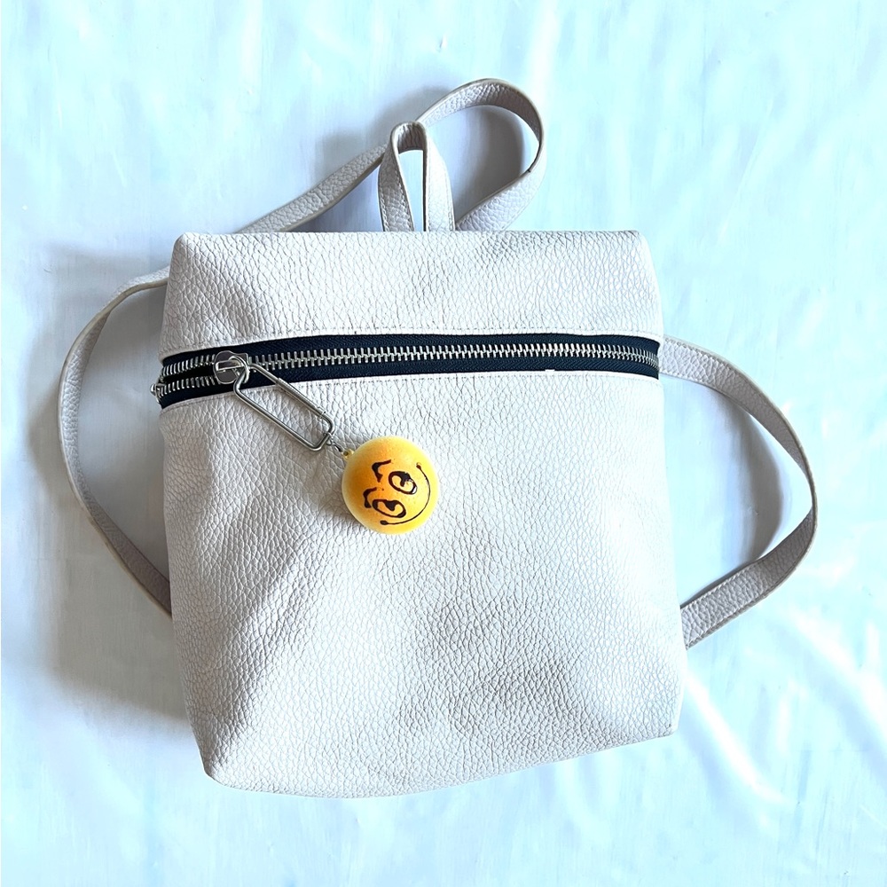 Forever 21 UNITALLA pale pink backpack faux Leather Small pebbled wz emoji charm